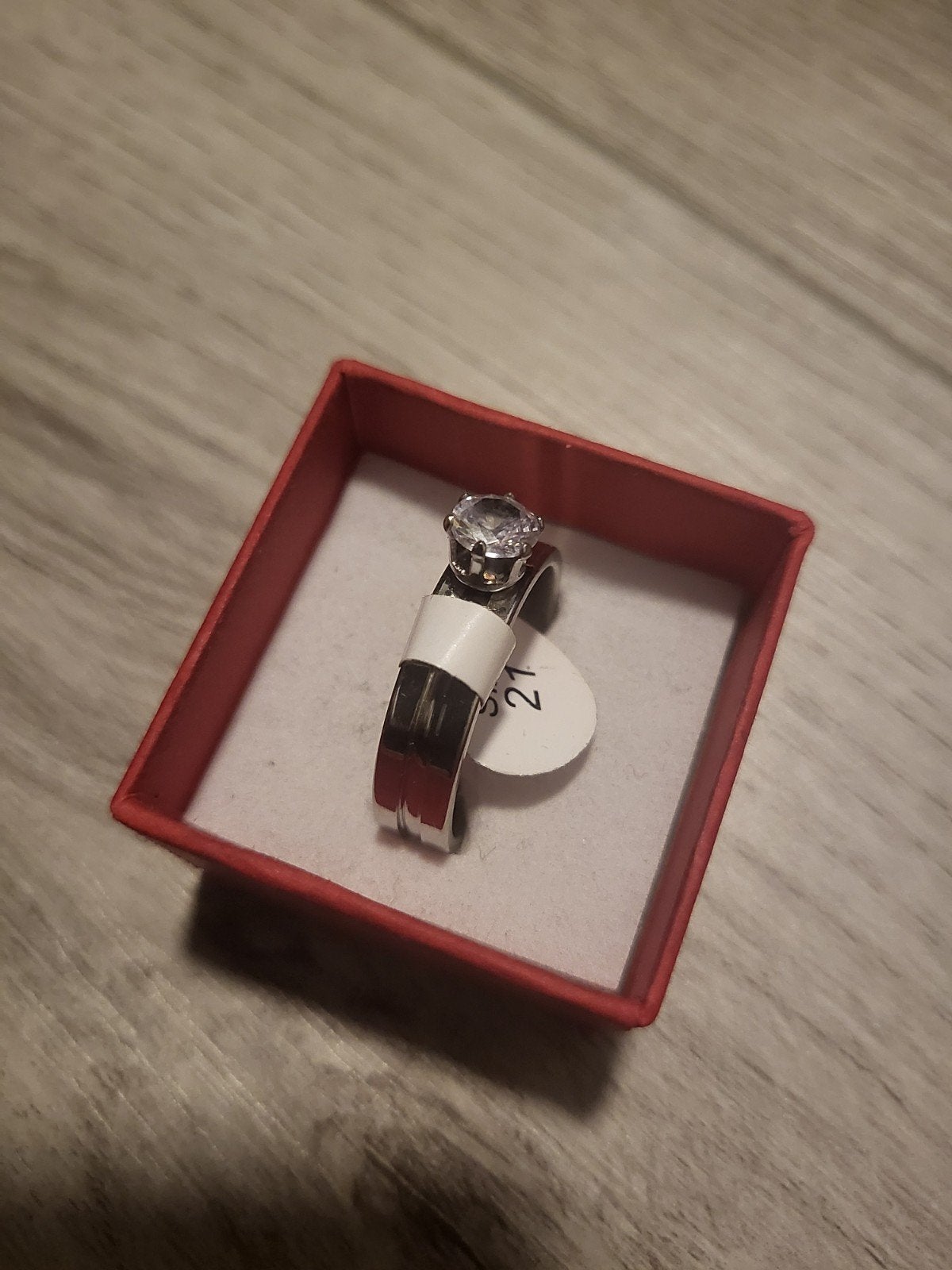 Nieuwe zilverkleurige ring met kristal - Maat 21, Met kristal, 20 of groter, IJzer of Staal, Nieuw
