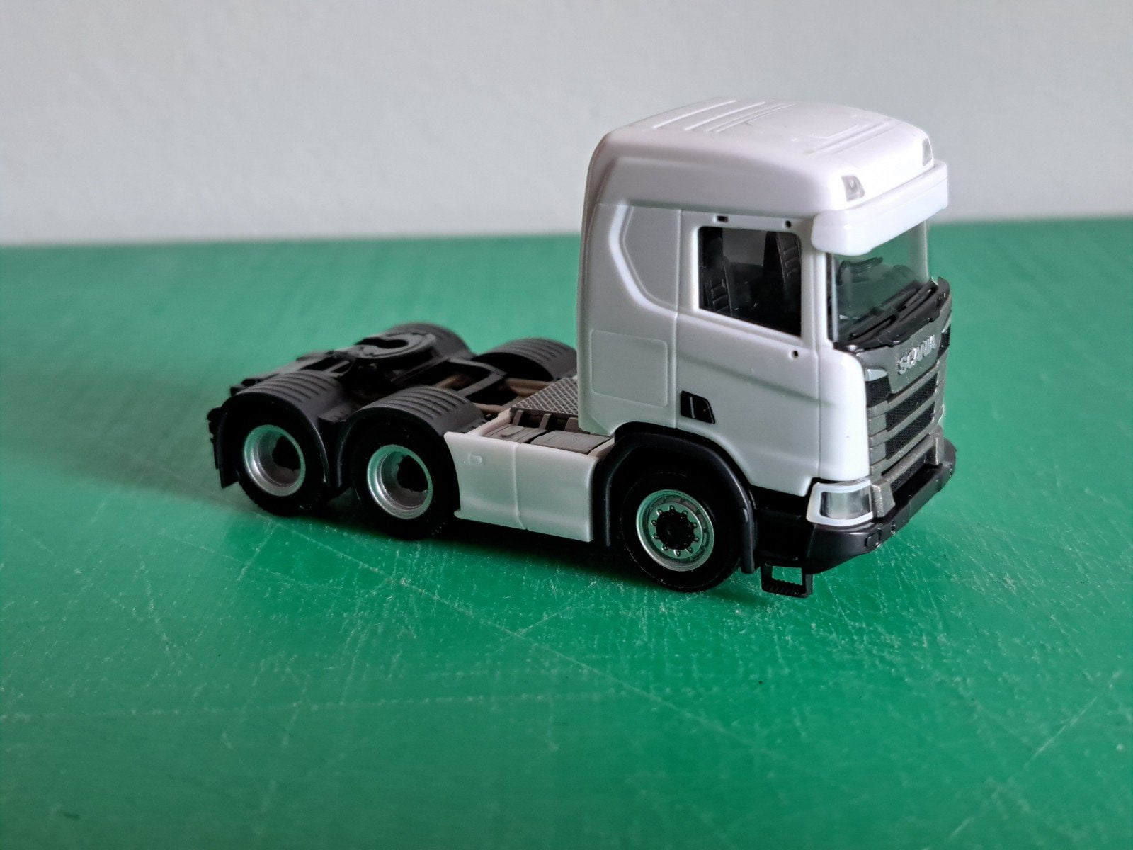 Herpa Scania CR wit 6x4 XT uitvoering, Ophalen of Verzenden, Zo goed als nieuw, Bus of Vrachtwagen, Herpa