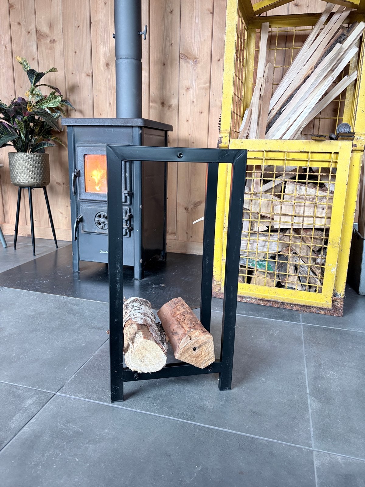 Aluminium rekje voor haardhout, Ophalen