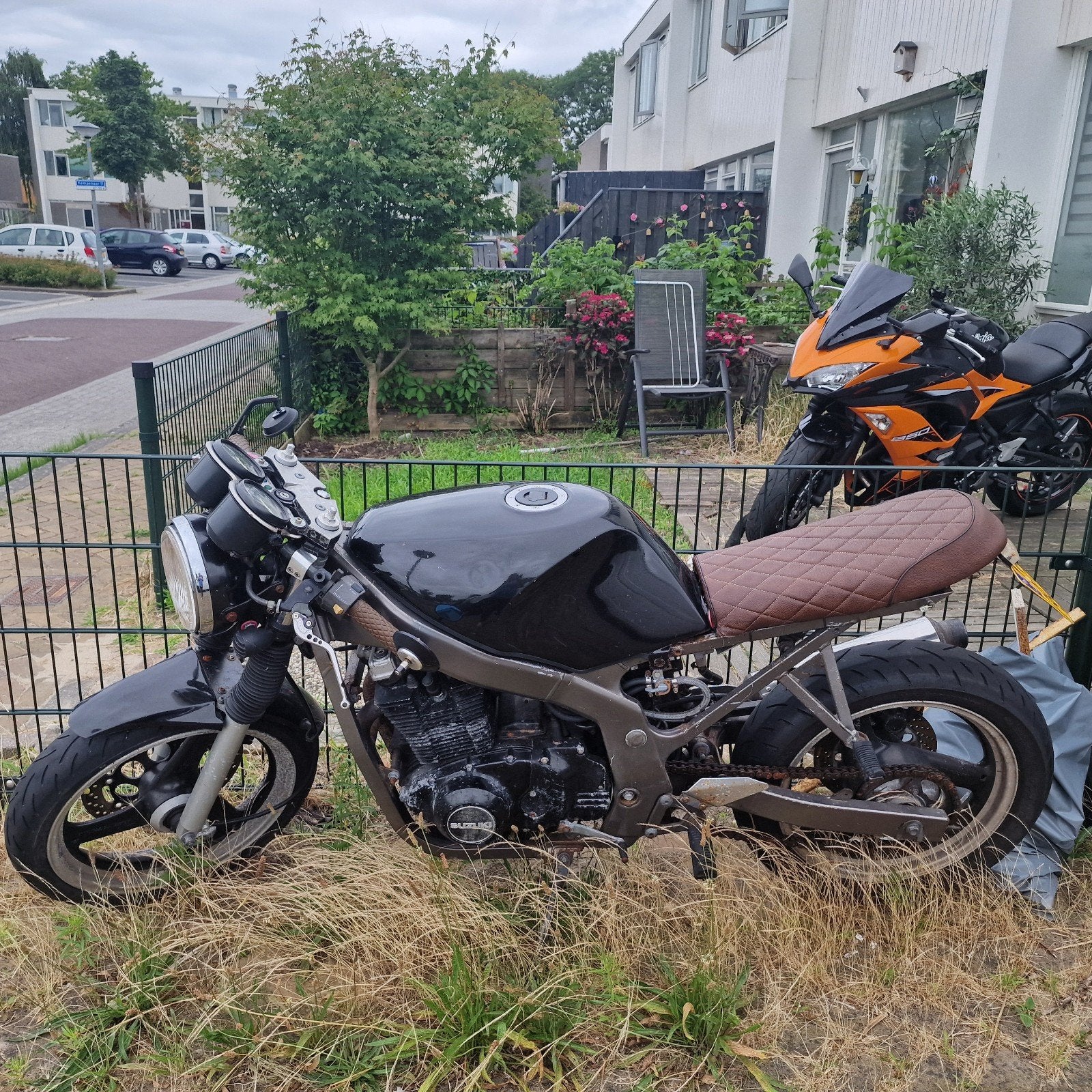 Cafe racer suzuki