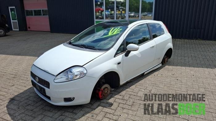 Scherm links-voor van een Fiat Punto Grande, Gebruikt, -, -, Ophalen of Verzenden