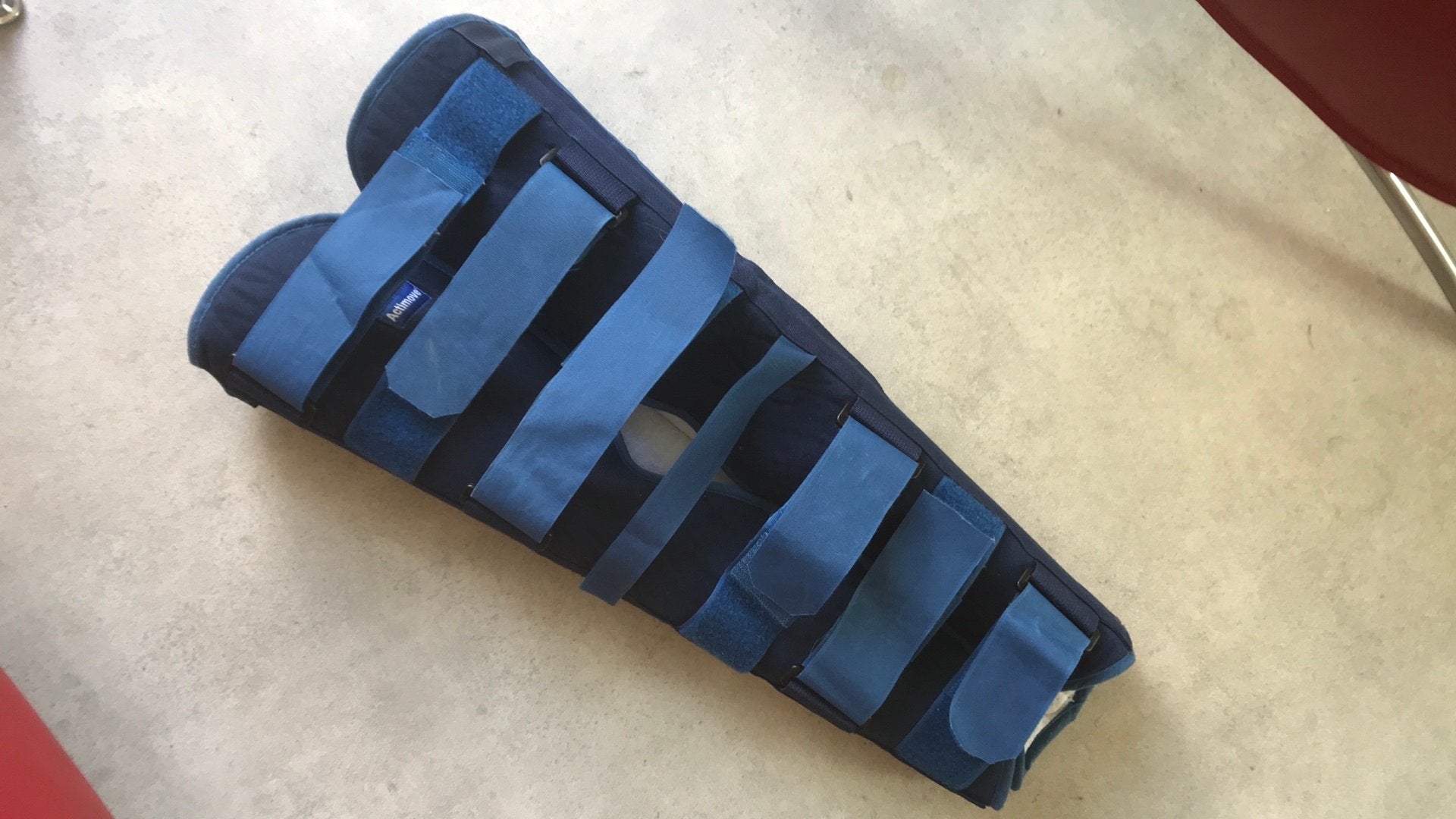 Nieuw Actimove knie brace kniespalk mt B2-L 60 cm hoog, Ophalen of Verzenden, Nieuw