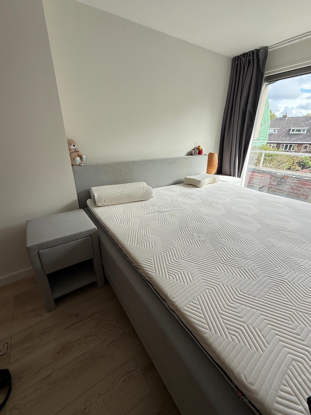 Tweepersoons boxspring met nachtkastjes en topper, Huis en Inrichting, Ophalen, Gebruikt, Tweepersoons, Overige maten