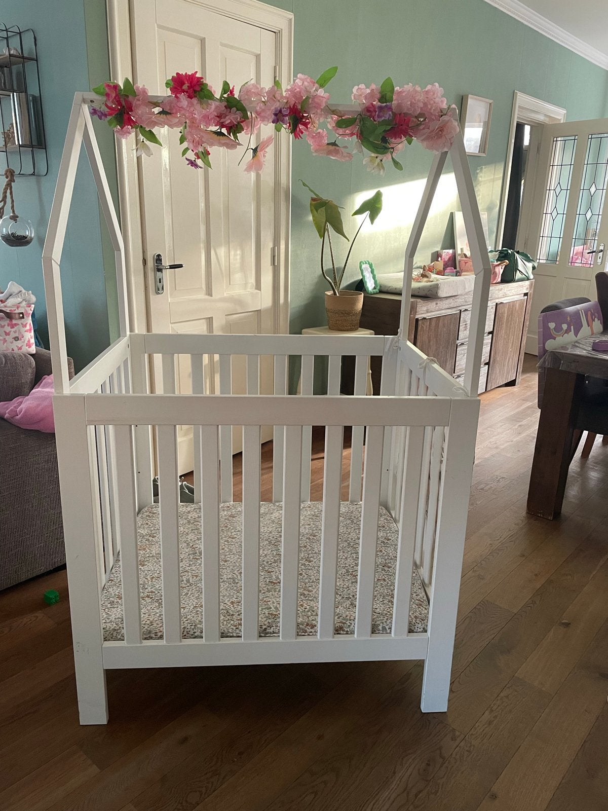 Mooie box bart huisje, dakje met box matras en boxkleden, Kinderen en Baby's, Boxen, Ophalen, Gebruikt
