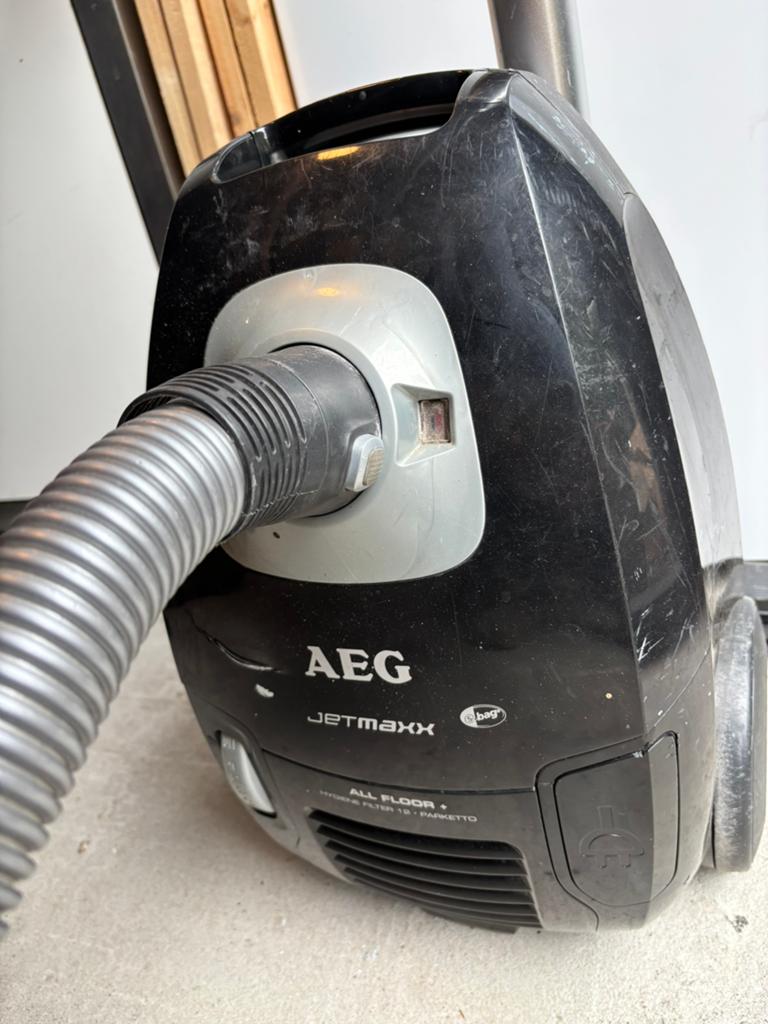 Stofzuiger - AEG, Witgoed en Apparatuur, Stofzuigers, Ophalen, Gebruikt
