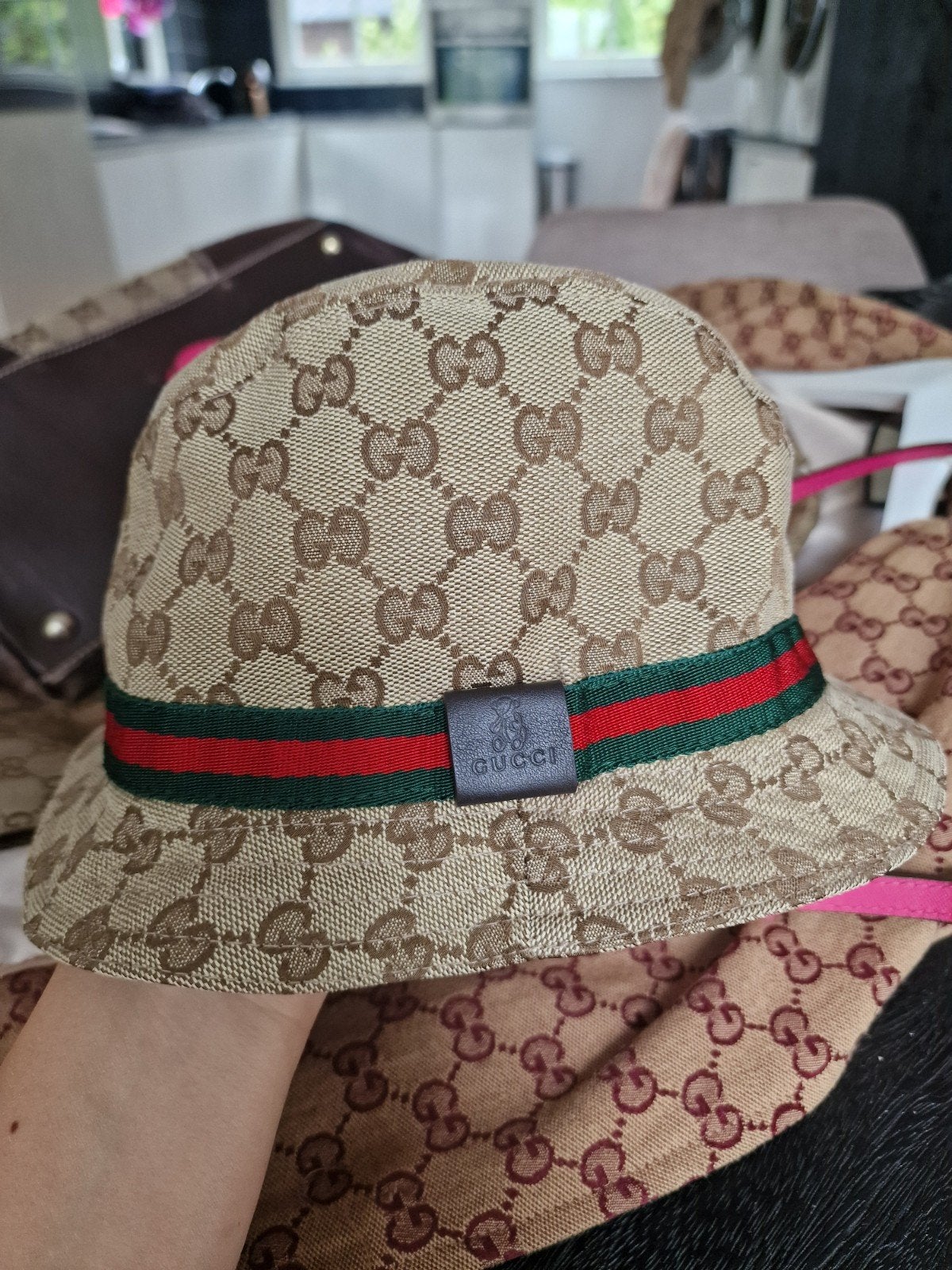 Gucci bucket hat met GG-monogram en Web-streep, 56 of 57 cm (M, 7 of 7⅛ inch), Hoed, Ophalen of Verzenden, Gucci