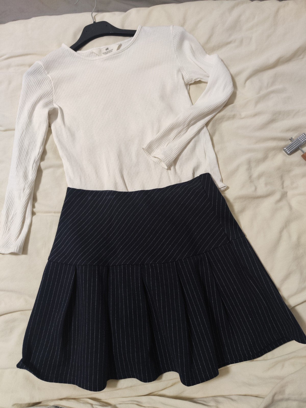 Nieuw H&M krijtstreep rokje met shirtje maat 134/14, Meisje, H&M, Nieuw, Ophalen of Verzenden
