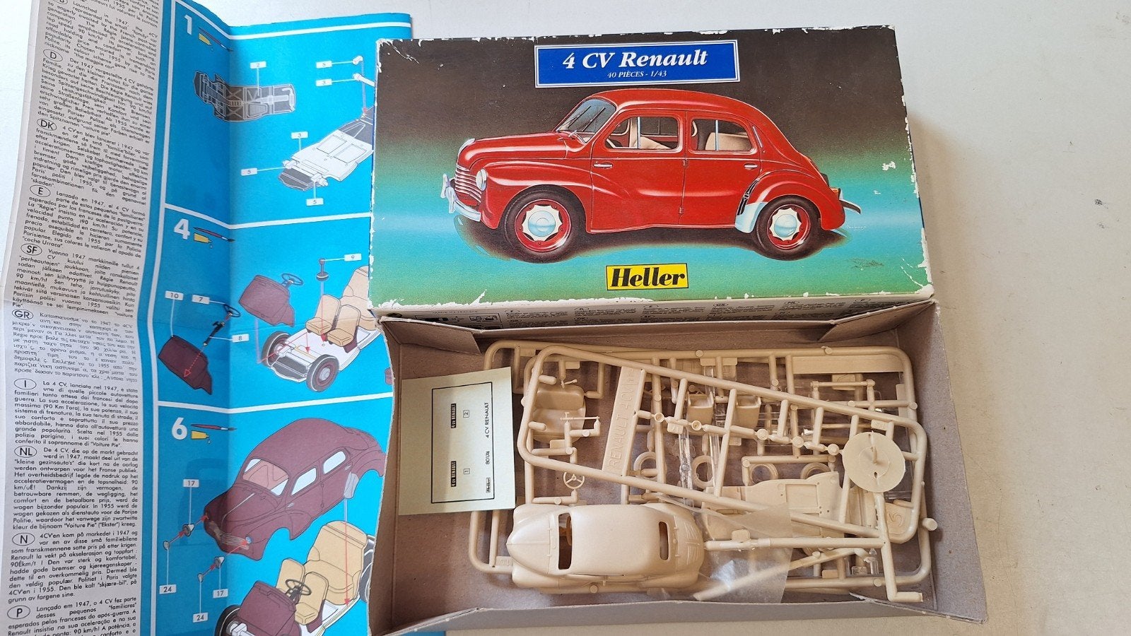 Heller 4CV Renault Modelbouwkit - Vintage Auto, Hobby en Vrije tijd, Modelbouw | Auto's en Voertuigen, Gebruikt, Auto, 1:32 tot 1:50
