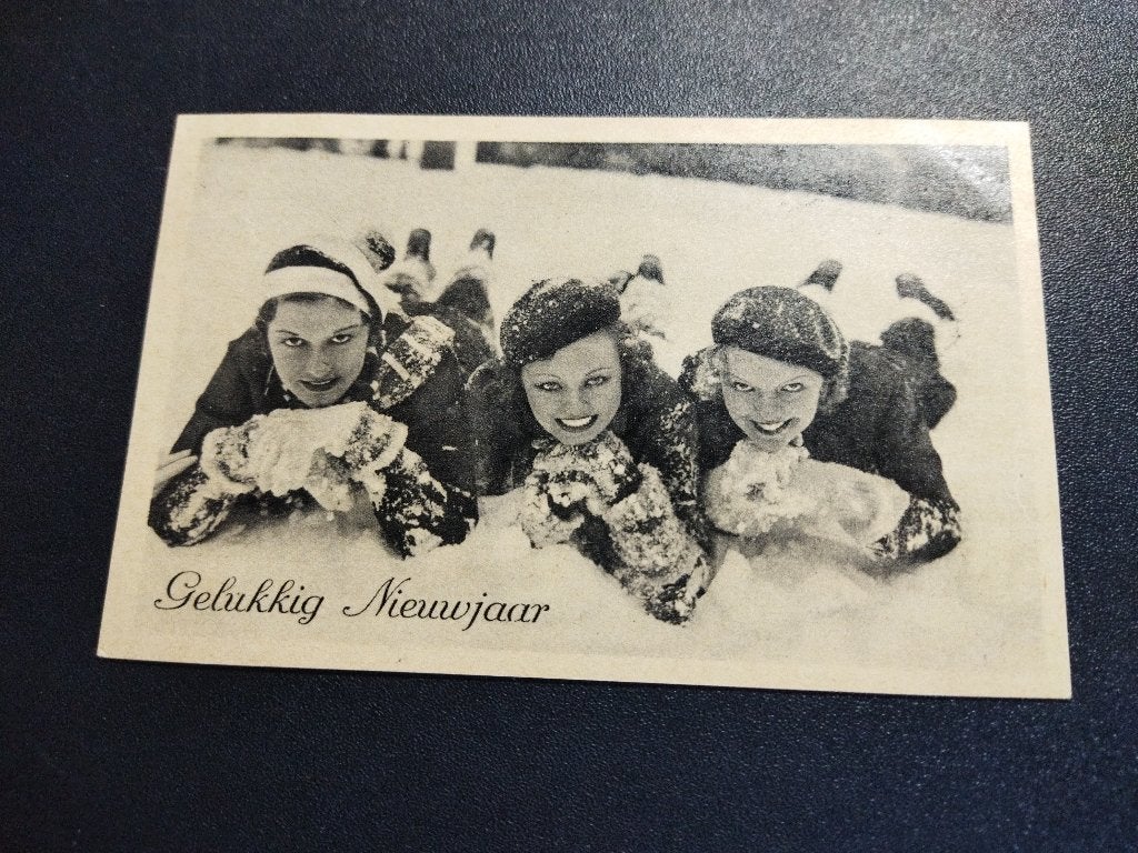 Vintage kaart drie dames in de sneeuw met alpino, Ophalen of Verzenden, 1940 tot 1960, Gelopen, Feest(dag)