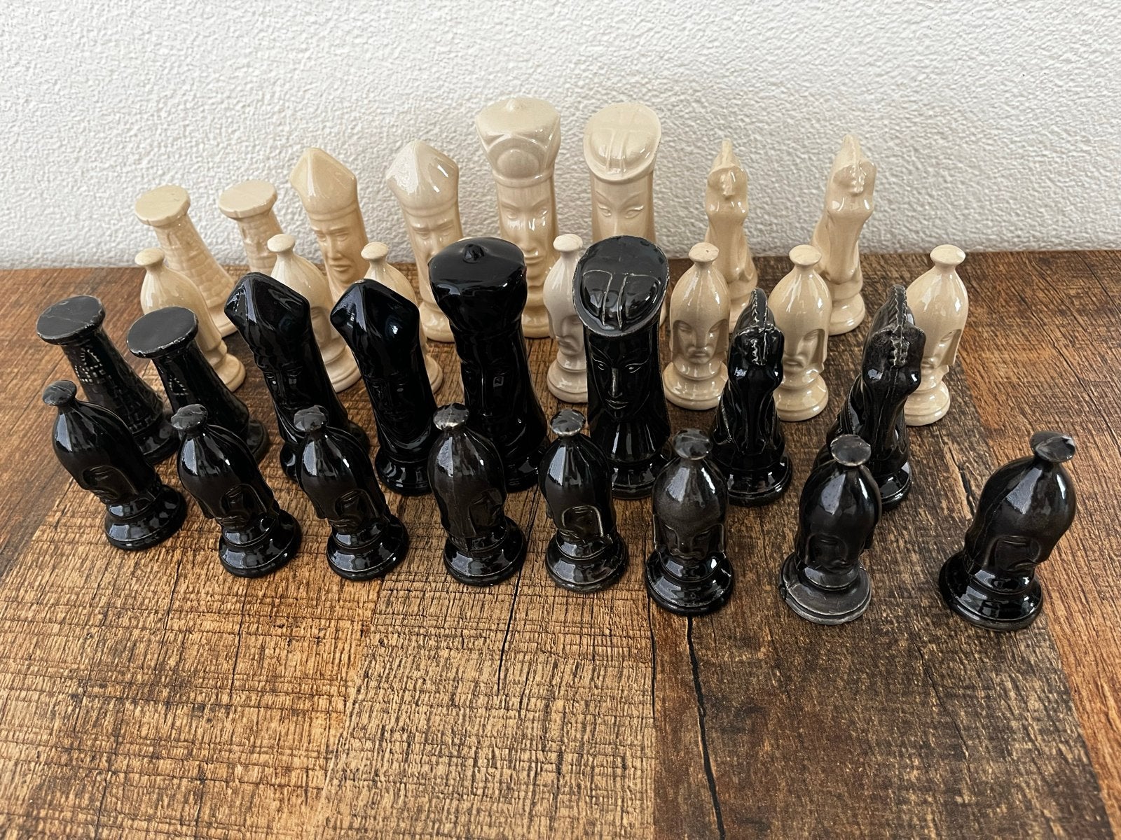 Unieke schaakstukken - Zwart en Crème, Een of twee spelers, Ophalen of Verzenden, Zo goed als nieuw