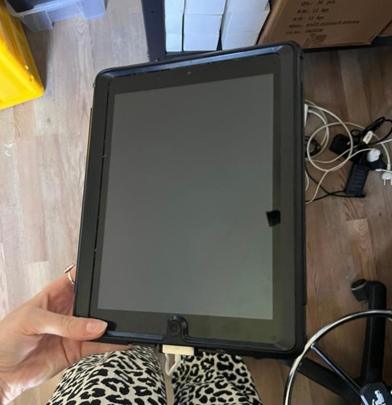 Apple Ipad 2 met oplader en otterbox hoes, 10 inch, Gebruikt, Apple iPad, Ophalen of Verzenden