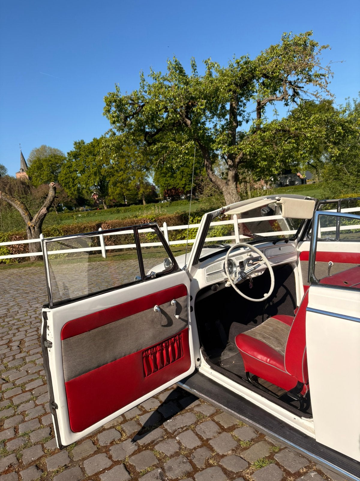 Vw kever 1200 cabriolet wit met een 1500 motor, foto 2
