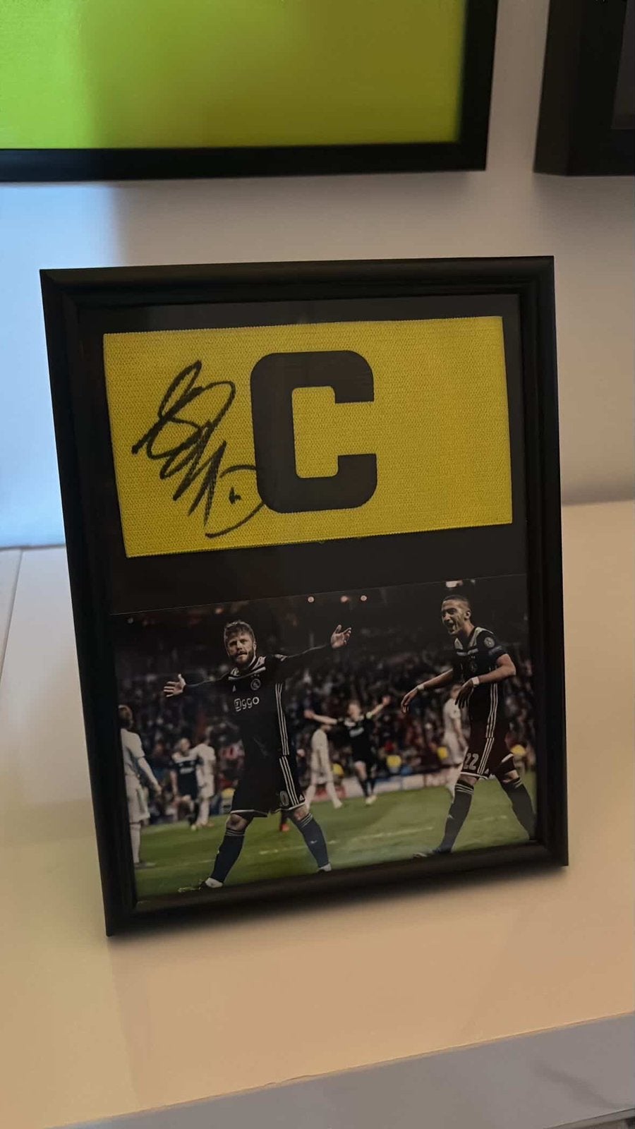 Aanvoerdersband gesigneerd door Lasse Schöne met videobewijs, Ophalen of Verzenden