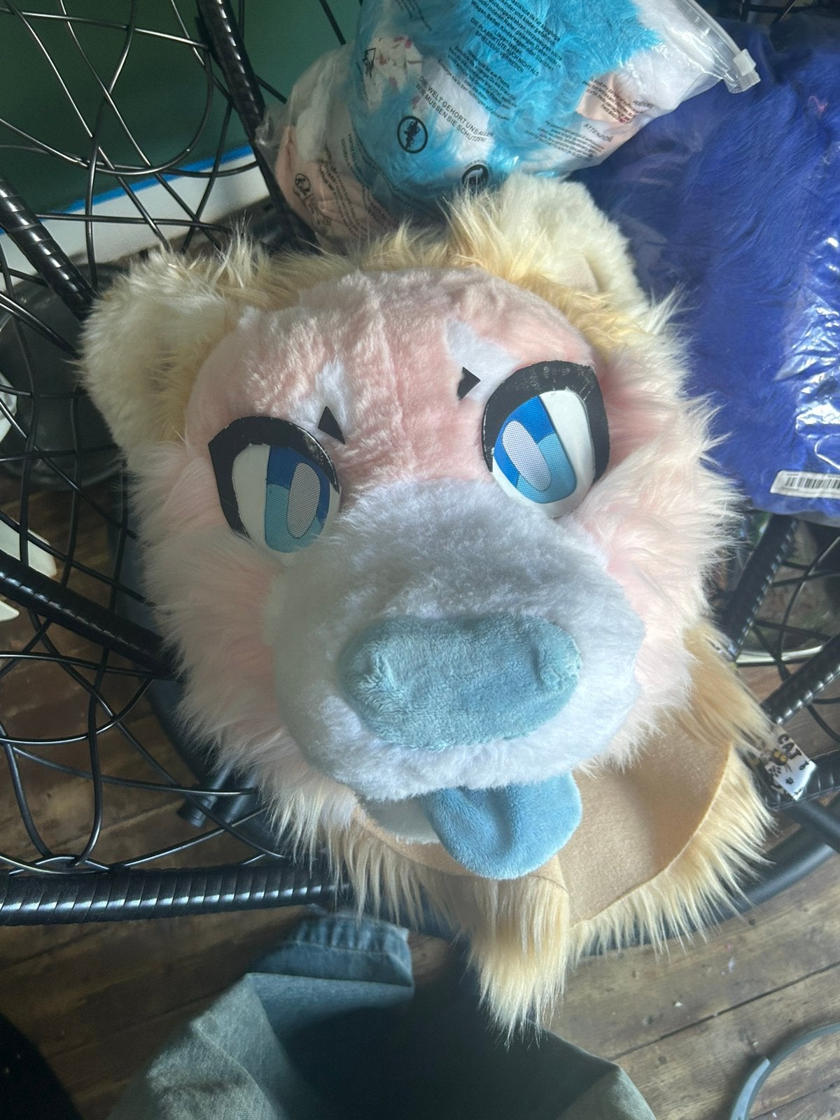 Furry/Fursuit yard sale, Ophalen, Zo goed als nieuw