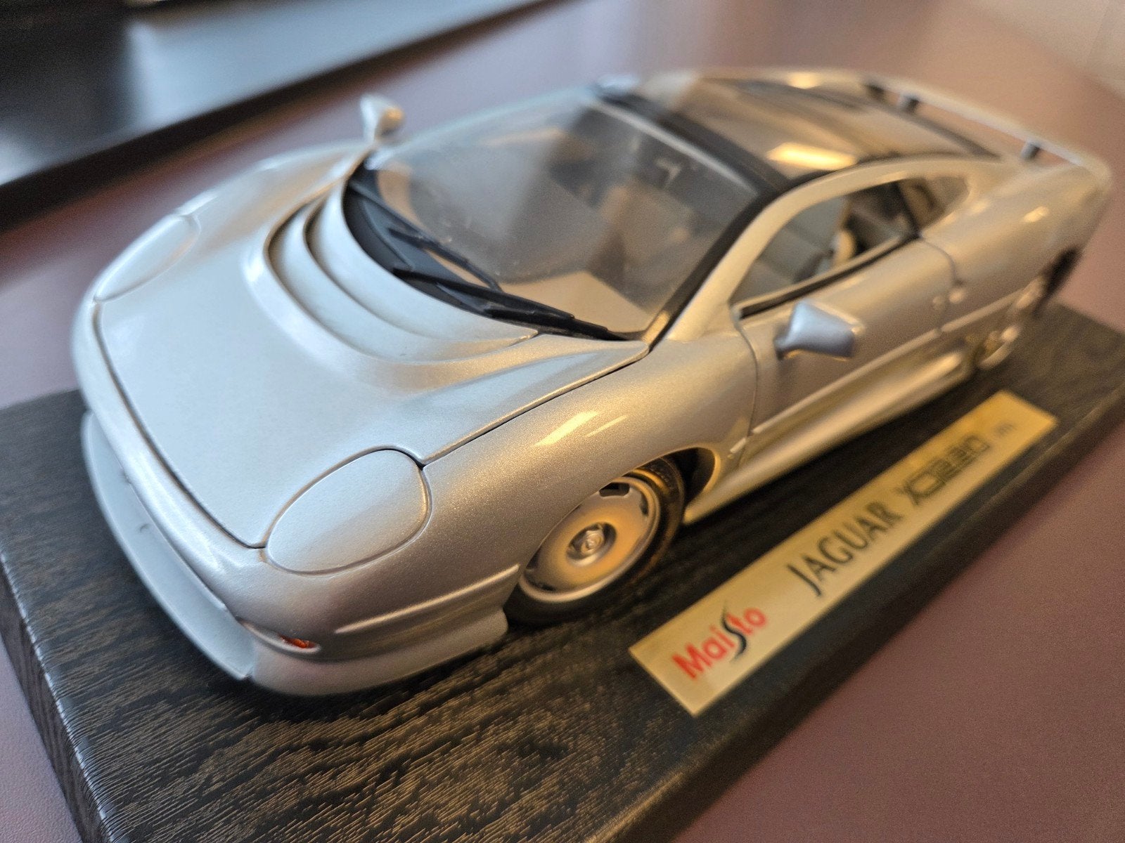 JAGUAR MODEL AUTO, Hobby en Vrije tijd, Modelauto's | 1:24, Ophalen of Verzenden, Zo goed als nieuw, Bburago