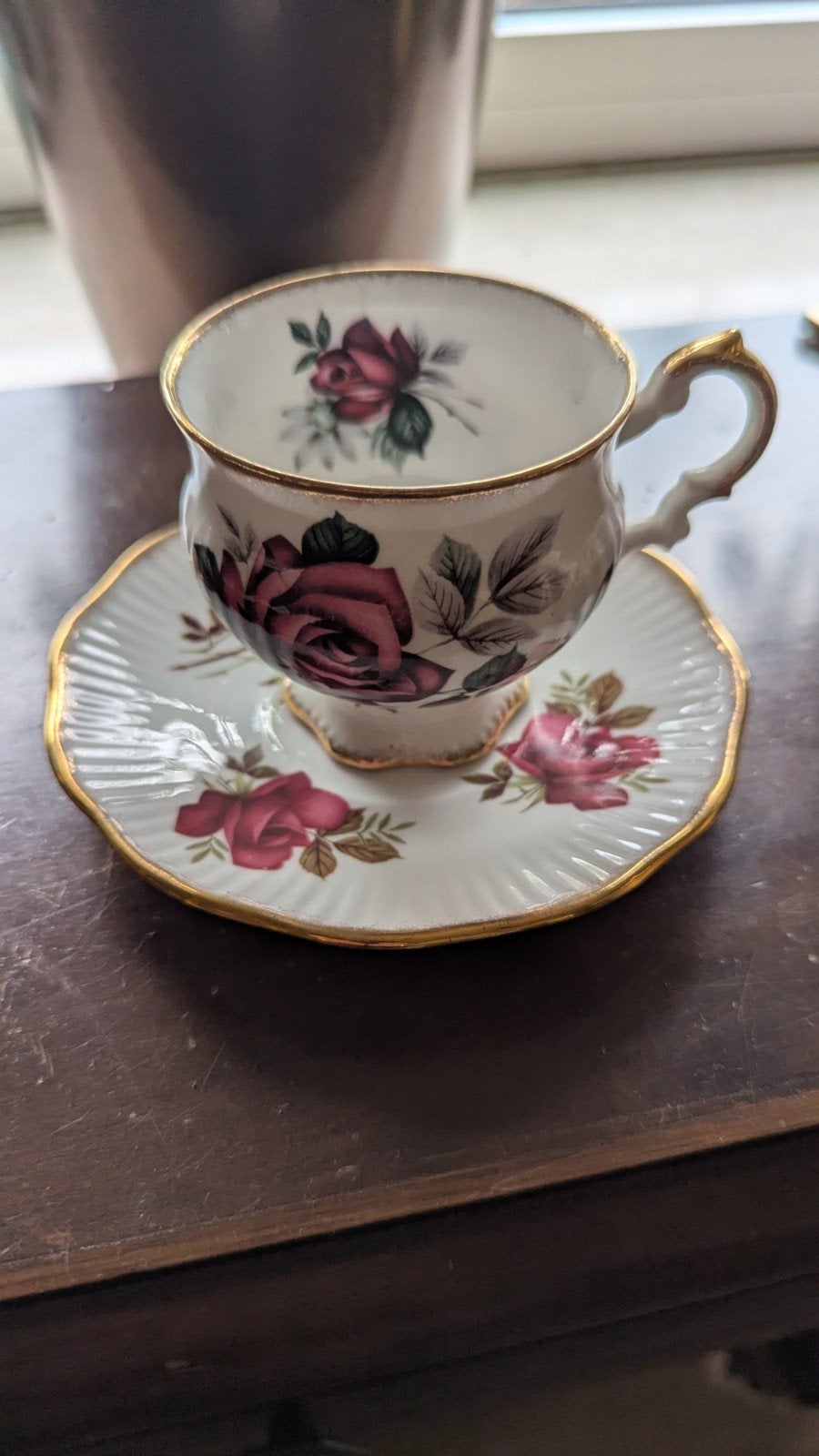 Elizabethan theekopje met rozenmotief en gouden rand, Ophalen