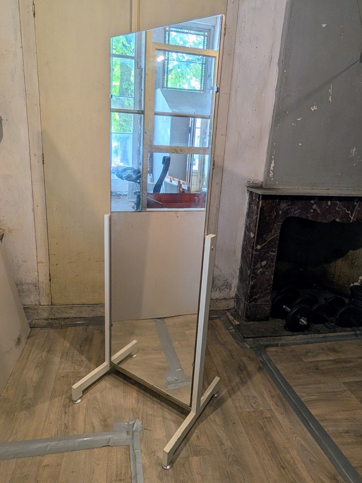 Stevige passpiegel op standaard - Vintage design, Huis en Inrichting, Ophalen, Rechthoekig, 50 tot 75 cm, 150 tot 200 cm