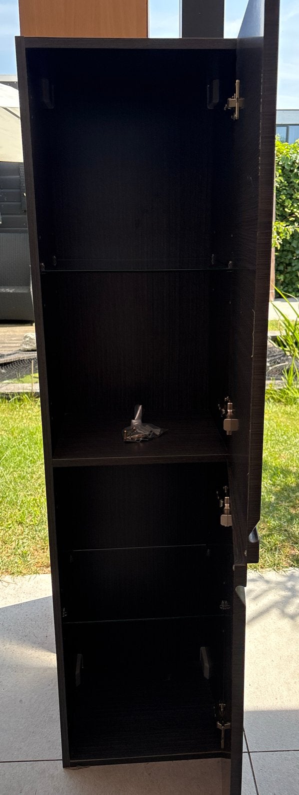 Badkamerkast met 2 deurtjes en 2 glazen legplanken, Huis en Inrichting, Badkamer | Badkamermeubels, Ophalen, (Half)hoge kast, Minder dan 50 cm