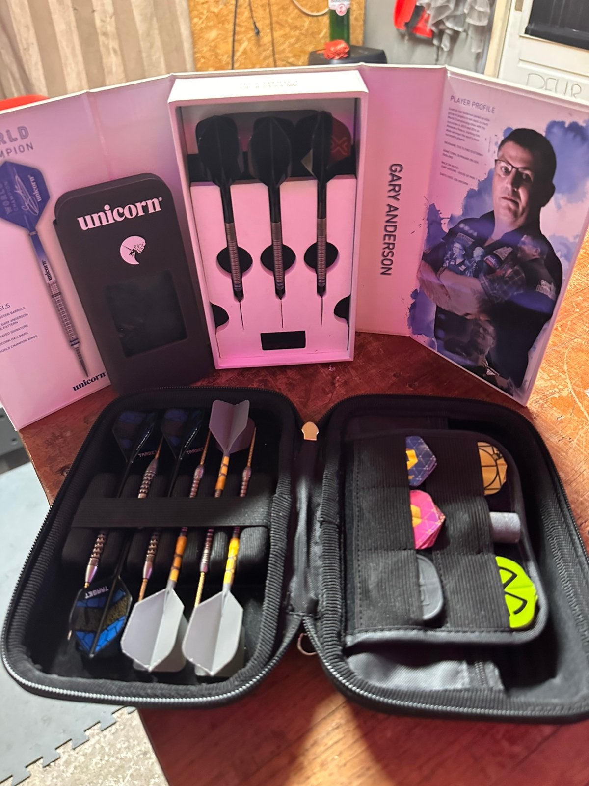 Complete dartset – 3 sets Target darts + accessoires, Ophalen of Verzenden, Zo goed als nieuw, Pijlen