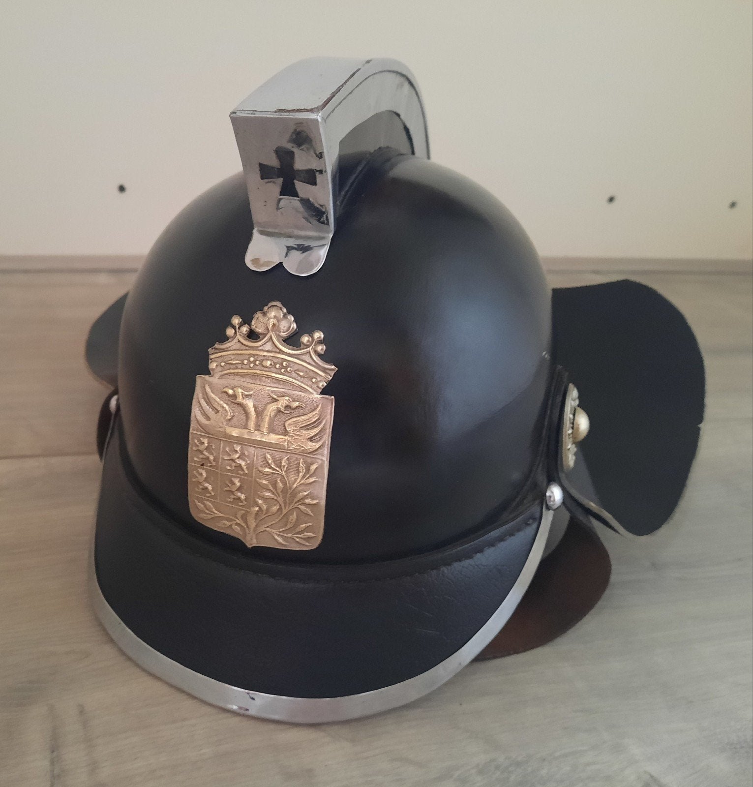 Brandweerhelm Den Bosch., Verzamelen, Ophalen of Verzenden, Landmacht, Nederland, Embleem of Badge