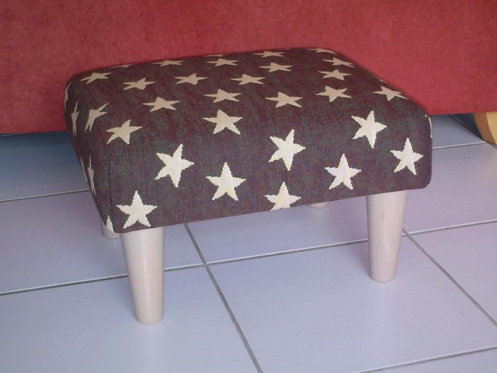 Footstool 50x50cm - bruin/stars - wit/grijs 706 - NIEUW !!!, Nieuw, Ophalen of Verzenden, Stof, 50 tot 75 cm