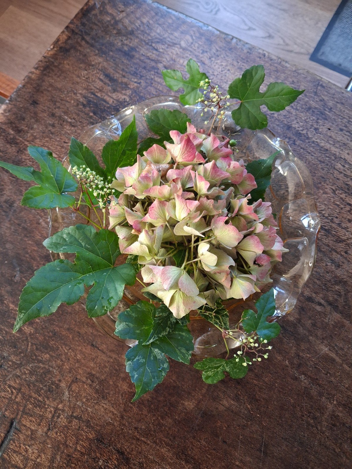 Glazen art deco schaal op pootjes, Transparant, Inclusief decoratie, Ophalen of Verzenden, Glas
