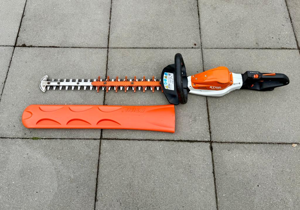Stihl HSA 130T zgan Accu heggenschaar body, Tuin en Terras, Ophalen, Zo goed als nieuw, Accu