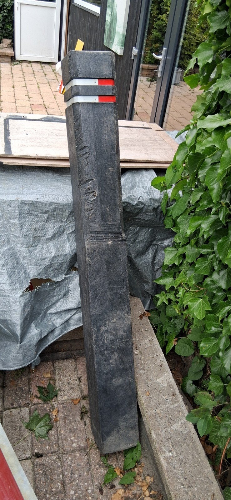 Robuuste kunststof paal met reflectoren, Ophalen, Gebruikt, Minder dan 180 cm, Palen