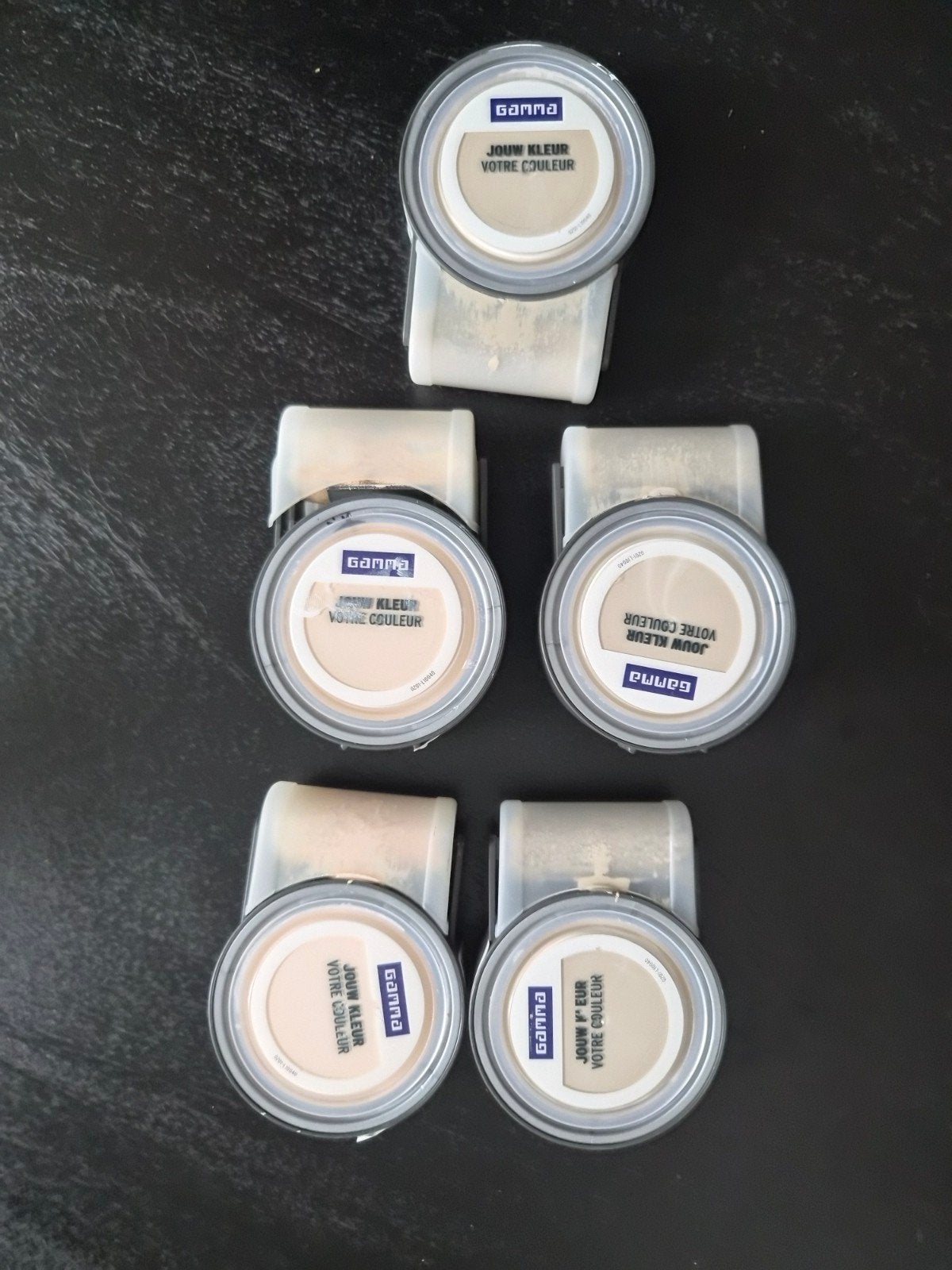 beige muurverf om te testen, Ophalen, Beige