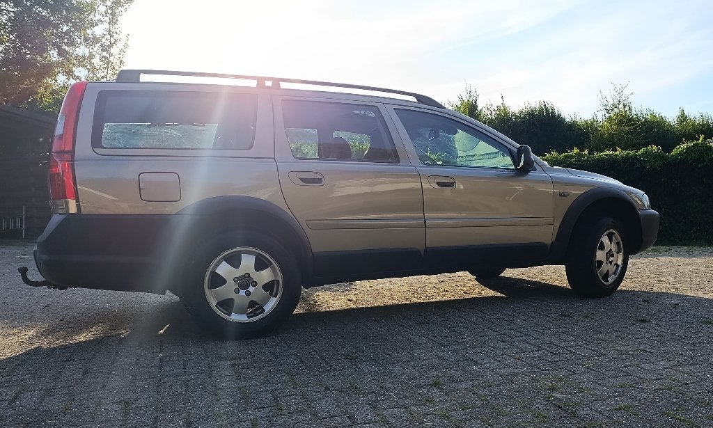 Zeer nette, goed rijdende Volvo V70 2.4 T XC 4WD AUT 2002, Auto's, 1800 kg, Beige, 2435 cc, Vierwielaandrijving