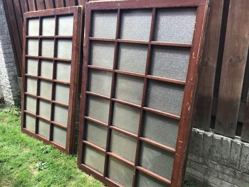 Oud raam met geribbeld glas (2), Doe-het-zelf en Verbouw, Ophalen, Gevelraam of Ruit, Gebruikt, 80 tot 120 cm