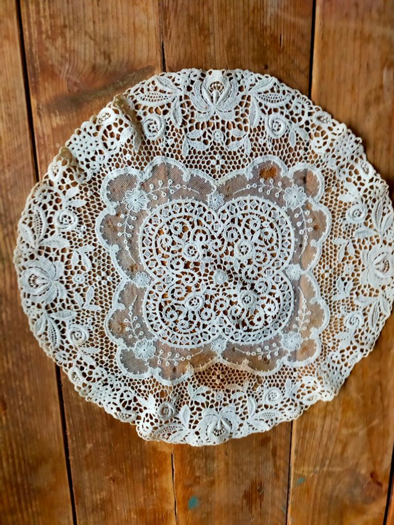 Oud kanten kleedje, Ophalen of Verzenden