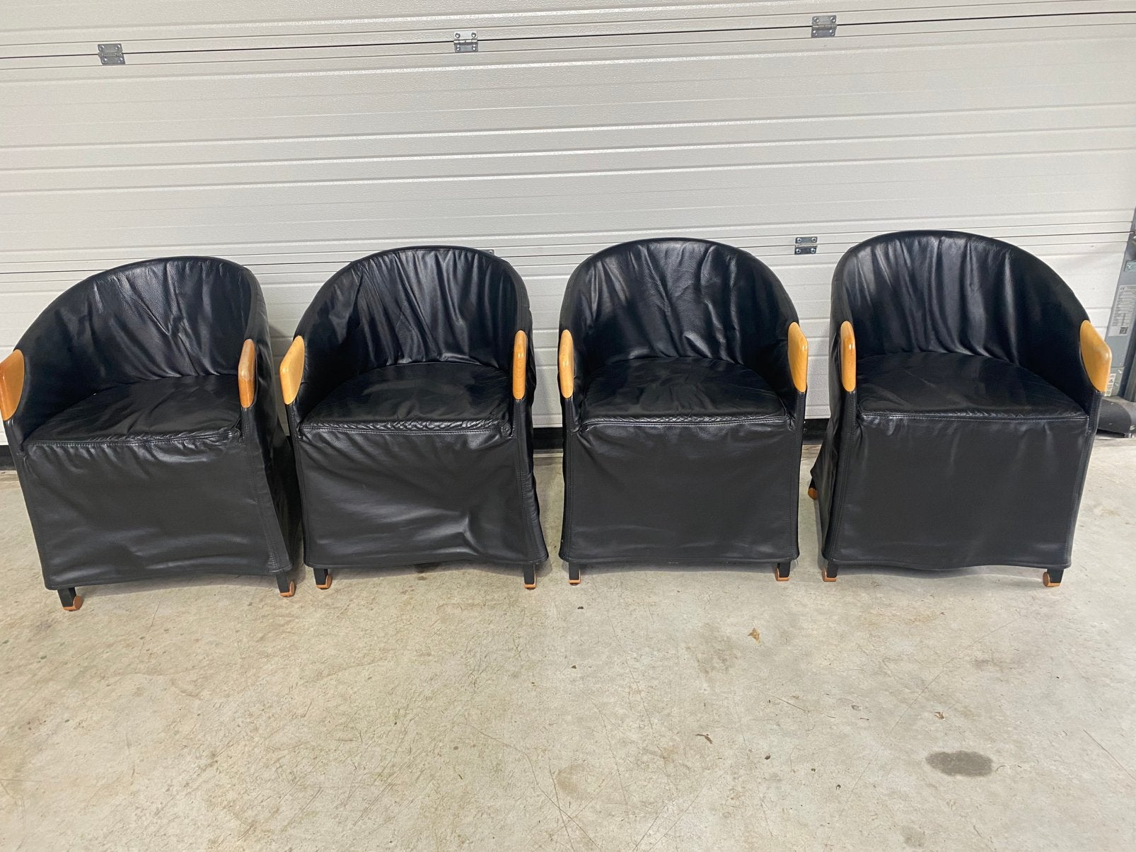 4 leren kuipstoelen, Ophalen of Verzenden, Gebruikt, 75 tot 100 cm, 50 tot 75 cm