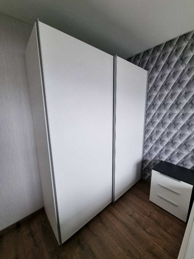Kledingkast met zweefdeuren kleur wit, Huis en Inrichting, Kasten | Kledingkasten, Ophalen, Overige materialen, 200 cm of meer