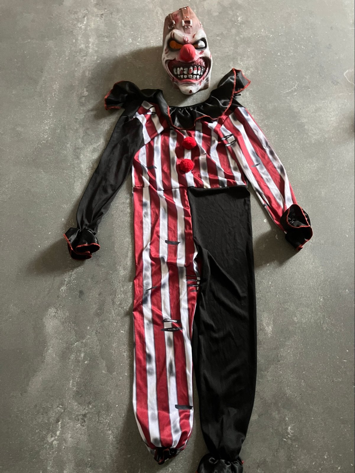 Halloween kinder clown kostuum met masker en attributen, Ophalen, Gebruikt, Kostuum, Halloween of Griezel