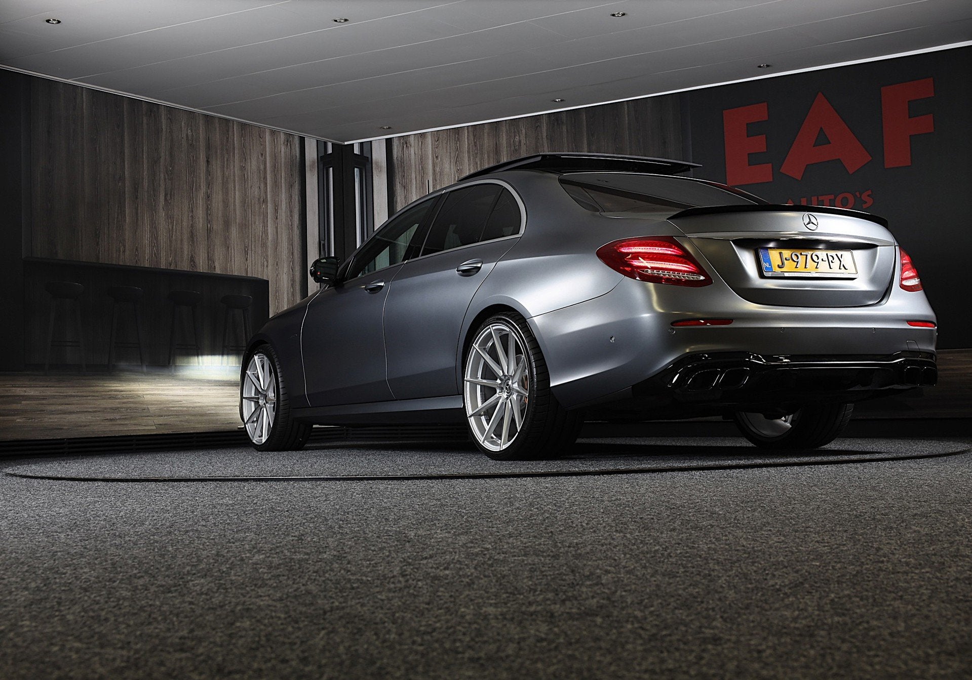 Mercedes-Benz E-klasse 200 AMG Line / Aut / Leder / Burmeste, Auto's, Automaat, Dealer onderhouden, Achterwielaandrijving, Gebruikt