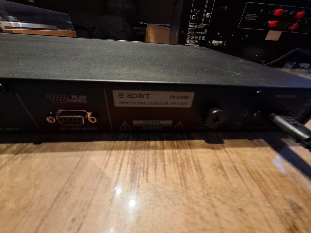 Apart PR1000R Professionele Stereo AM/FM Tuner, Ophalen, Gebruikt, Analoog