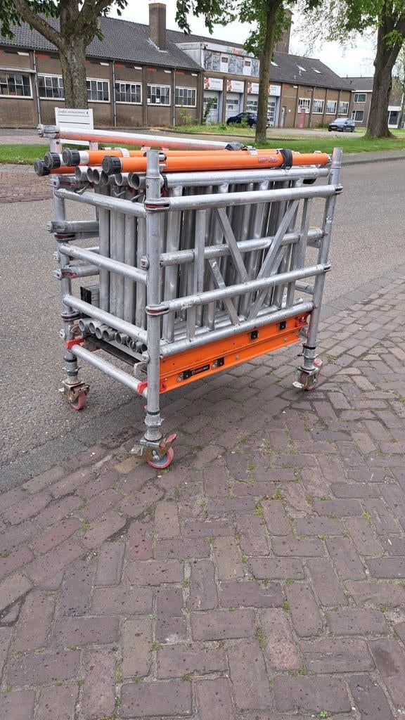Te koop mitower rolsteiger Werkhoogte 6.20 mtr, Doe-het-zelf en Verbouw, Steigers, Altrex, Ophalen of Verzenden, Rolsteiger of Kamersteiger