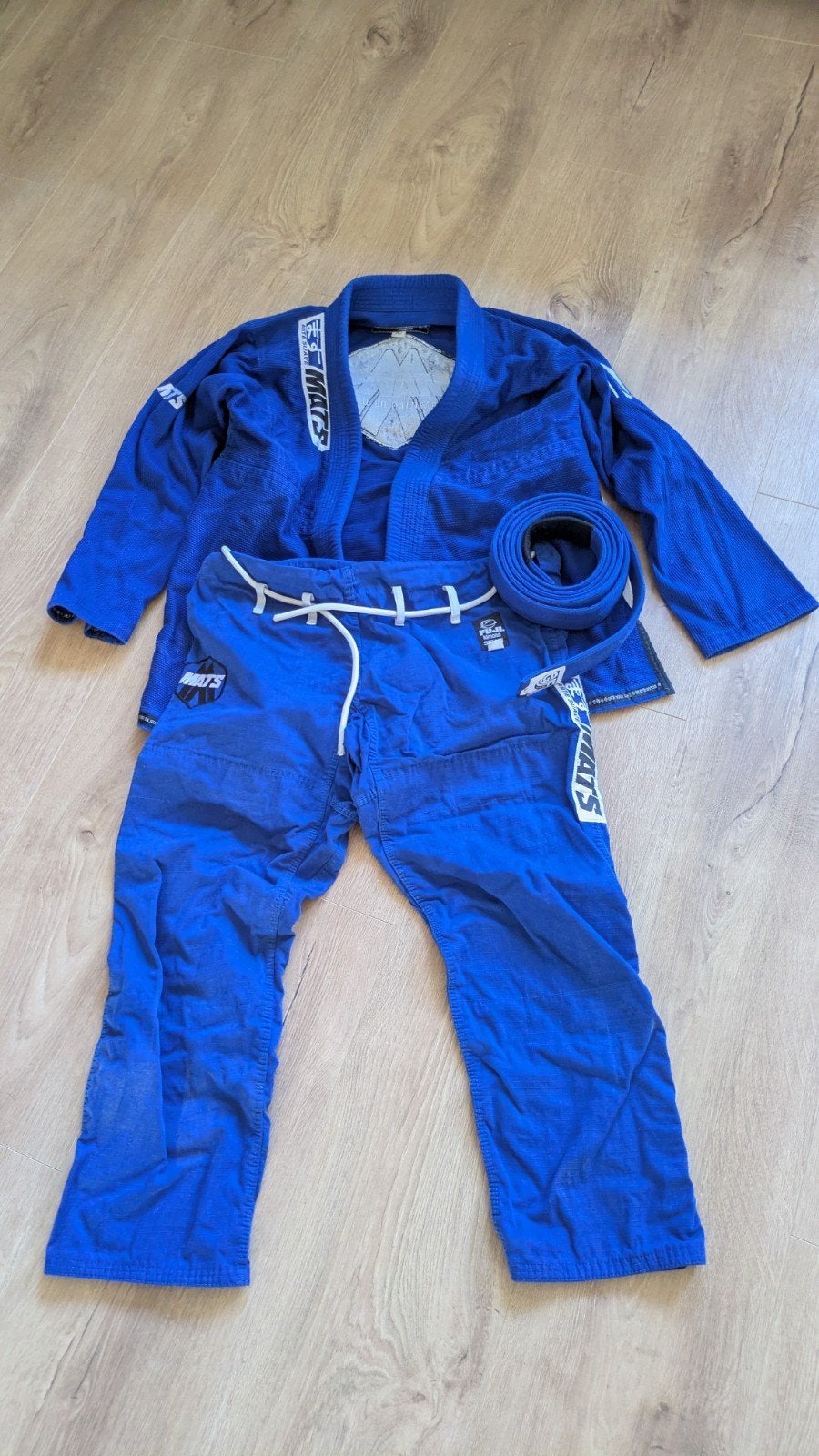 Twee Jiu-Jitsu pakken volwassenen M - Fuji (wit en blauw), Ophalen, Vechtsportpak, Maat M, Zo goed als nieuw