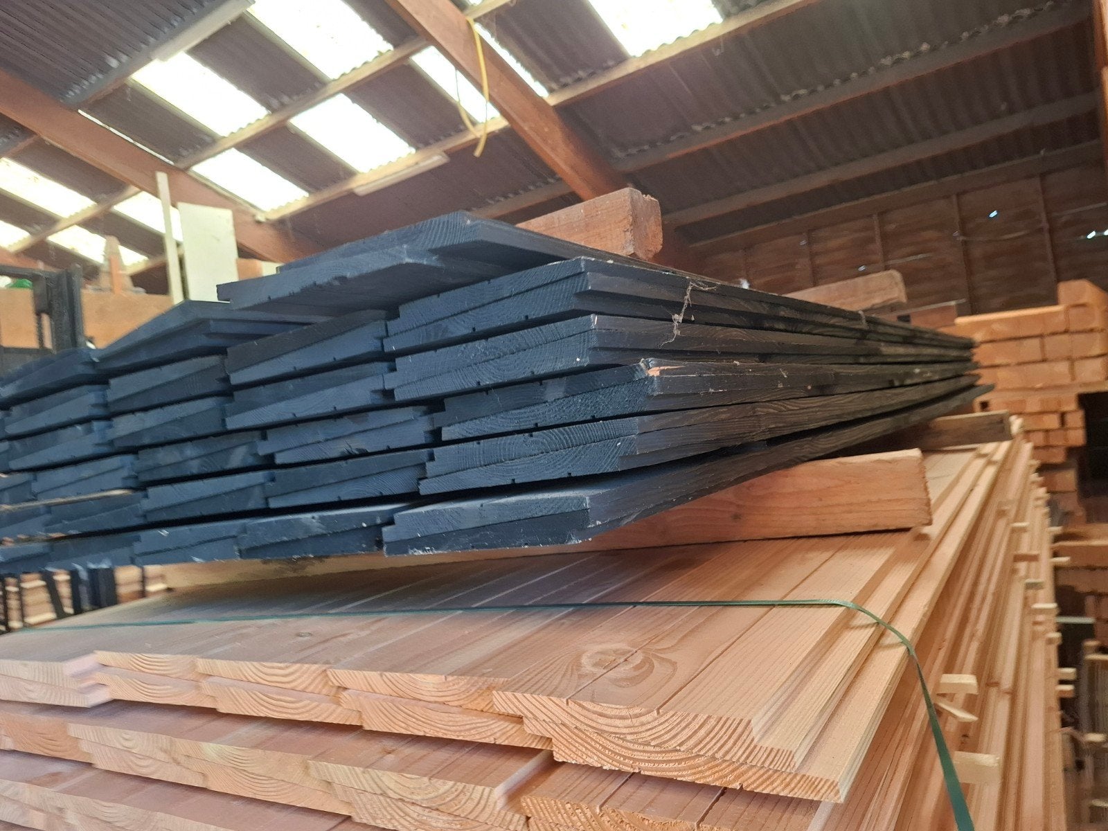 Partij 58 st zwarte zweeds rabat planken 4 m bezorgen mogeli, Tuin en Terras, Palen, Balken en Planken, Ophalen, Nieuw, 250 cm of meer
