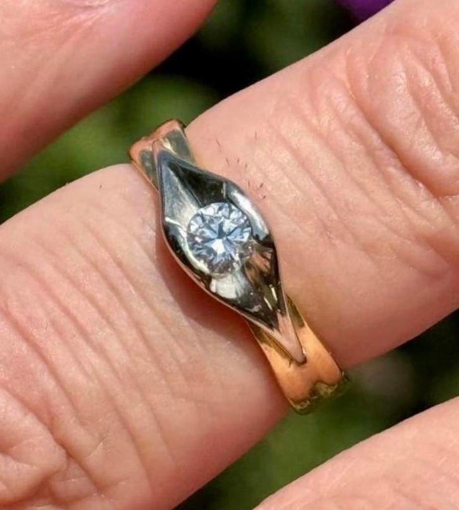 18 karaat gouden ring met natuurlijke diamant/ certificaat!, Nieuw, Ophalen of Verzenden, 17 tot 18, Met edelsteen