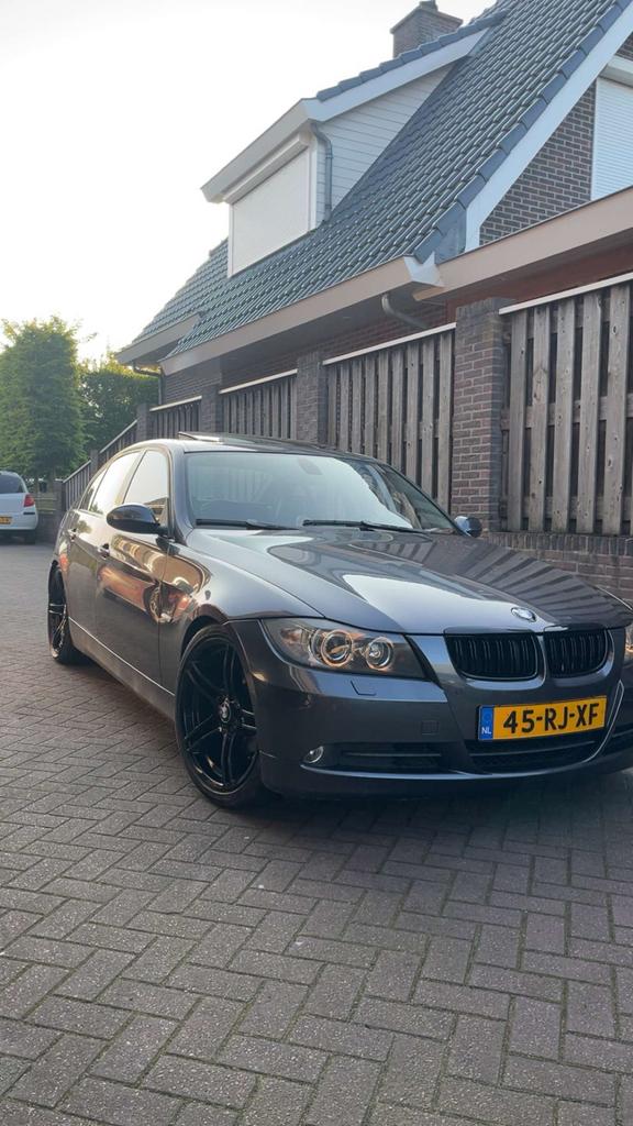BMW 3-Serie 2.0 I 320 AUT 2005 Grijs, 1995 cc, 4 cilinders, Stoelverwarming, Grijs