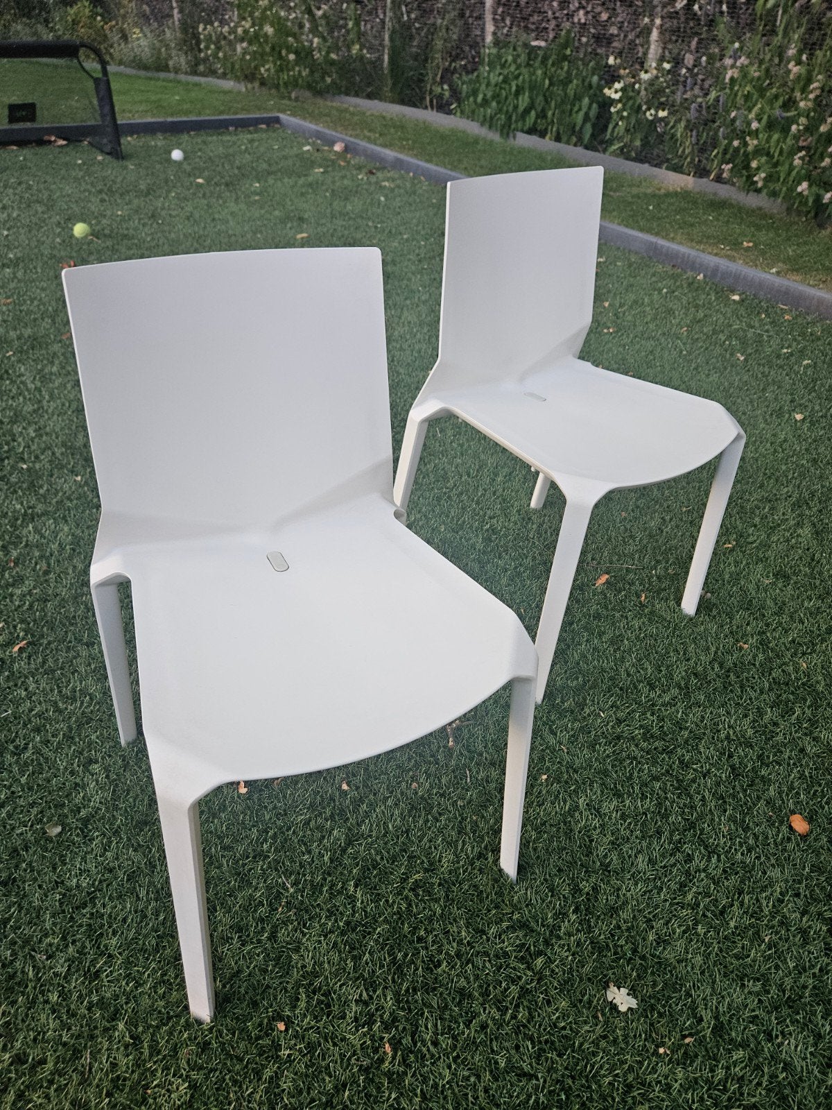 Twee x een witte Kristalia Plana Stoel - Design Lucci & Peve, Huis en Inrichting, Ophalen, Gebruikt, Wit, Eén