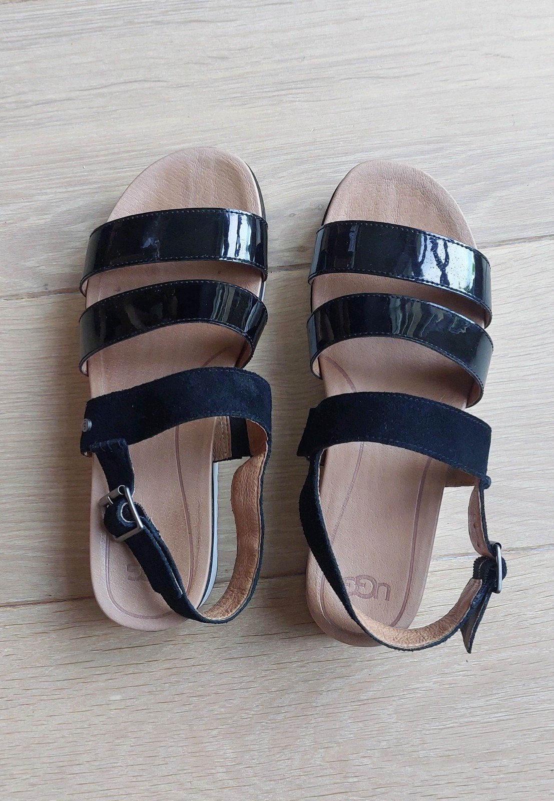 Ugg sandalen mt. 40.5, Kleding | Dames, Schoenen, Zwart, Zo goed als nieuw, Ugg, Sandalen of Muiltjes