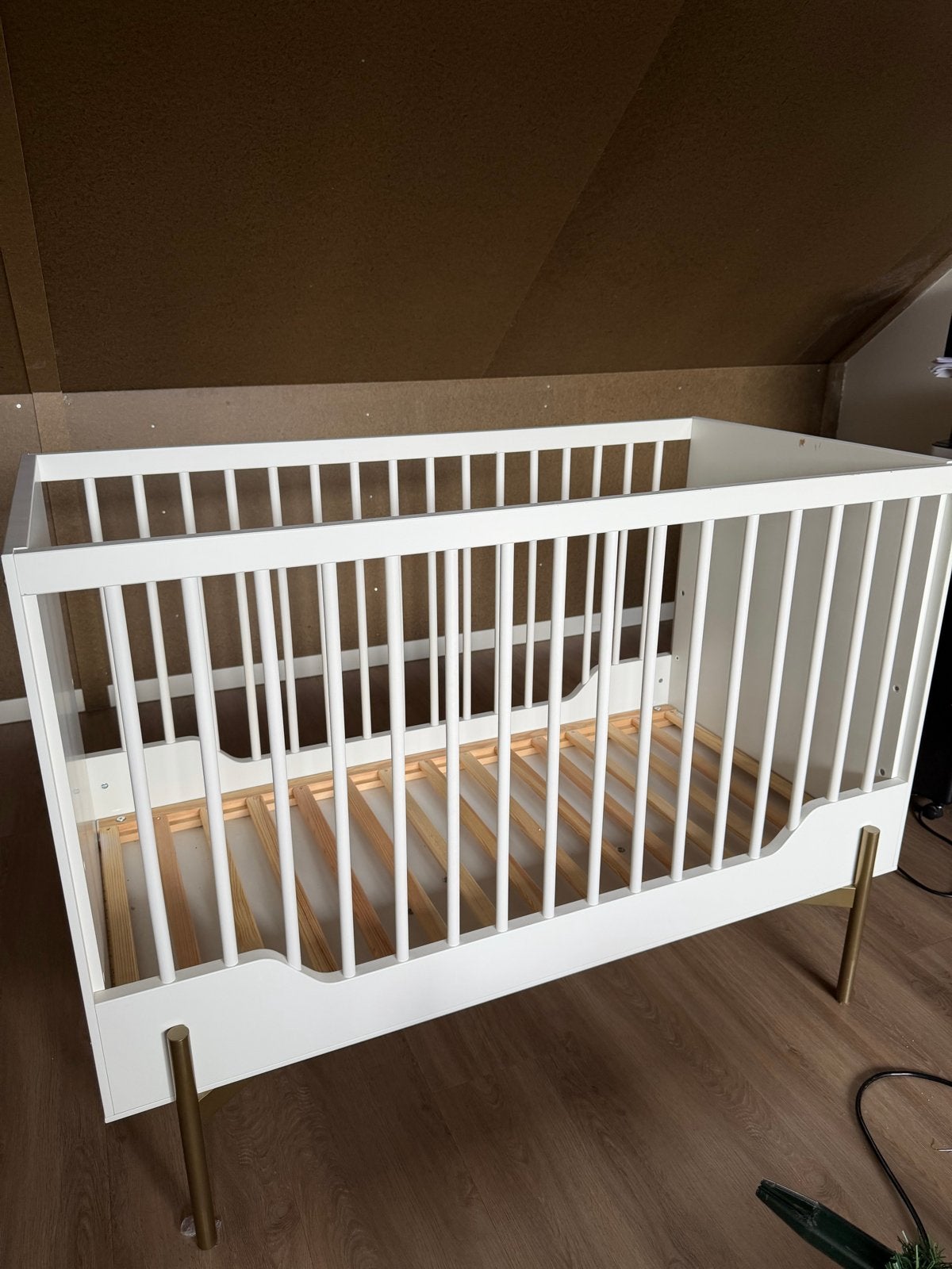 Foto 2 van Kidsmill Ledikant Wit met Gouden Poten
