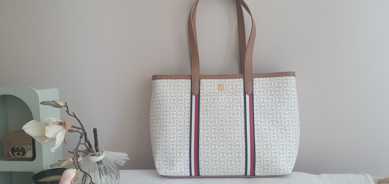 Nieuwe Tommy Hilfiger tas met ritsvakken, Sieraden, Tassen en Uiterlijk, Tassen | Damestassen, Ophalen of Verzenden, Nieuw, Beige
