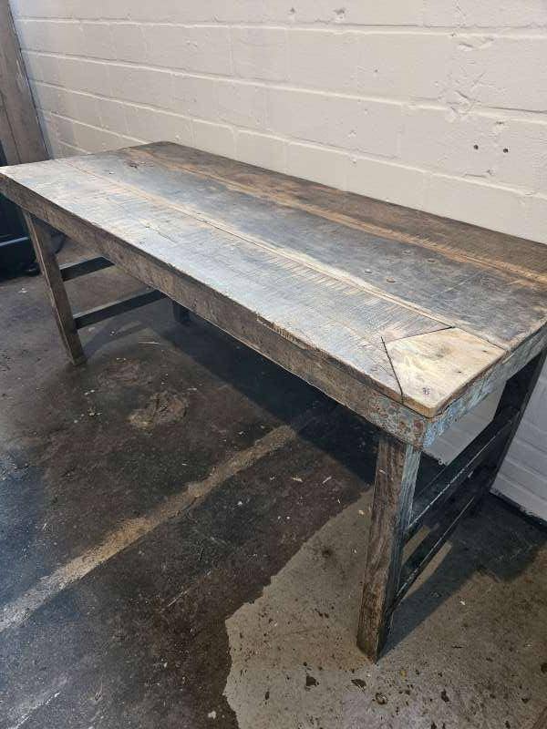 stoere tafel ``WOONWINKEL RUSTIEK``, Ophalen