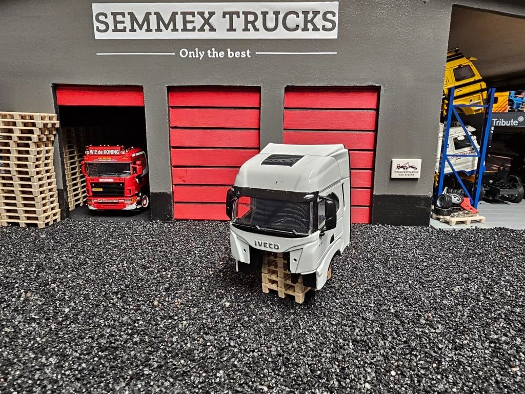 Wsi iveco s way cabine b keus verbouw., Hobby en Vrije tijd, Modelauto's | 1:50, Ophalen, Zo goed als nieuw, Bus of Vrachtwagen