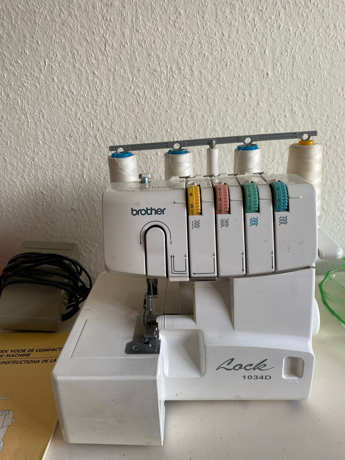 Brother Lockmachine 1034D met garen, Ophalen, Gebruikt, Lockmachine, Brother