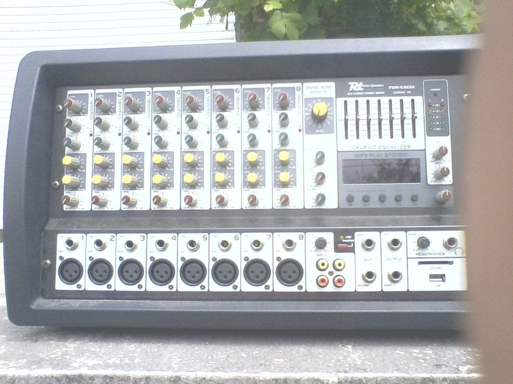 8 kanaals mic/line mixer/versterker, Muziek en Instrumenten, Ophalen of Verzenden, Gebruikt, 5 tot 10 kanalen, Microfooningang